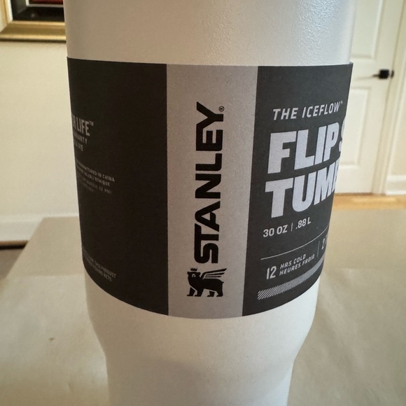 Stanley IceFlow Flip Straw Tumbler - White and Gray - Picture 5 of 6